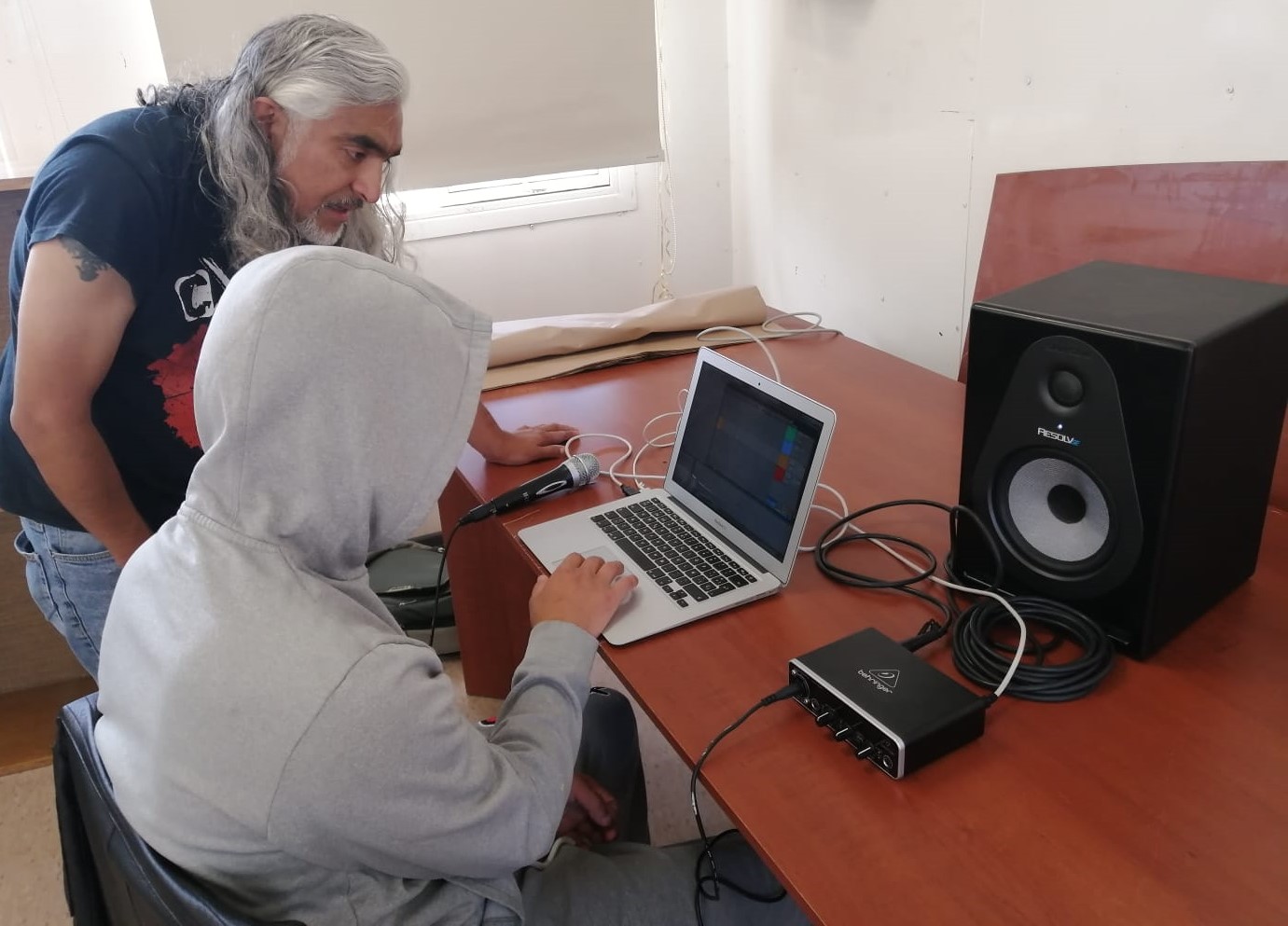 En Coquimbo jóvenes en proceso de reinserción componen e interpretan temas musicales propios